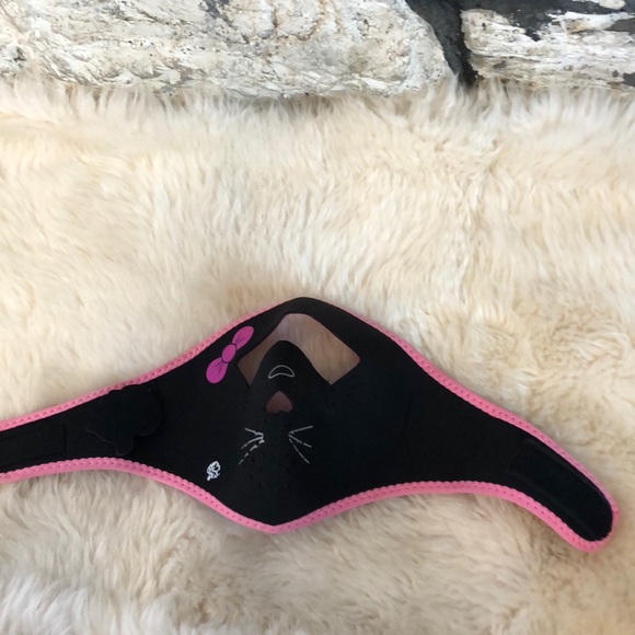 🛑SOLD🛑 Face Mask - Picture 3 of 3